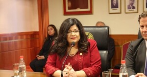 Llanes postea un mensaje en apoyo a Kattya y la exsenadora va a la Corte para anular su expulsión
