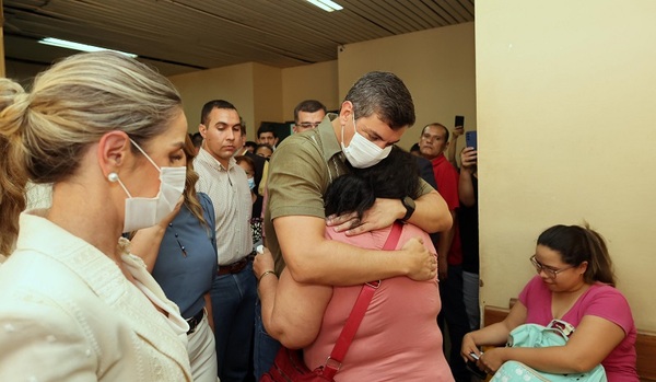 Peña promete a realizar mejoras edilicias en el Hospital Nacional de Itauguá