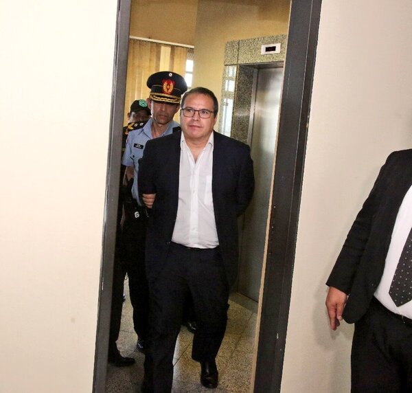 Cámara confirma elevación a juicio contra Carlos Granada por coacción sexual y otros