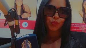 ¡Hermana de famoso expelotero debutó como locutora!