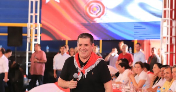 Cartes articula con convencionales una mayoría para impulsar la reelección presidencial