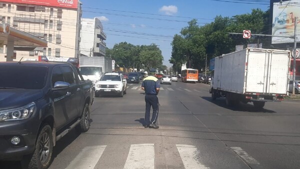 Cortes y pestañeos afectan servicio de la ANDE en distintos barrios de Asunción
