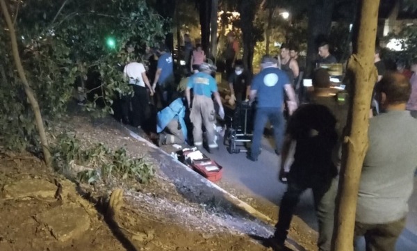 Adolescente sospechoso de disparar a mujer en el parque Carlos Antonio López se entregó a las autoridades