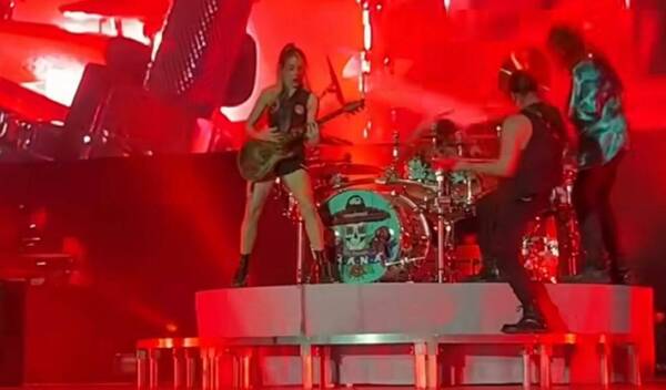 [VIDEO] Guitarrista paraguaya cumplió su sueño de tocar con Maná
