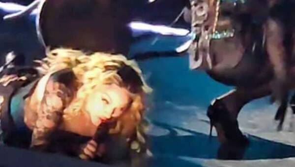 [VIDEO] ¡Mi primera chamba...! Bailarín le echó a Madonna en el escenario