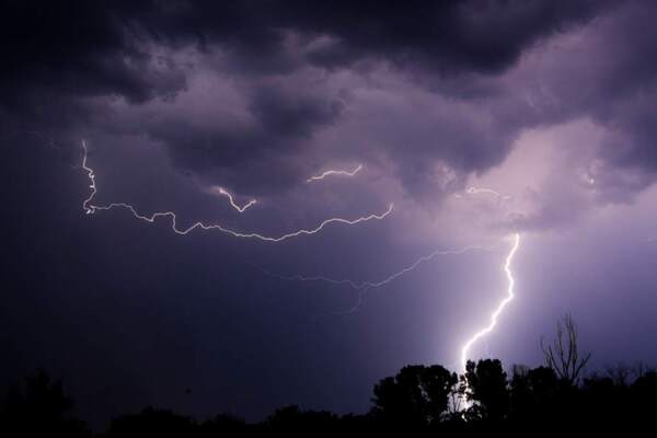 Anuncian tormentas eléctricas para 7 departamentos del país - trece
