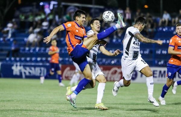 2 de Mayo rescata un punto ante Tacuary y se mantiene en la parte alta