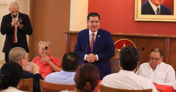 La Nación / Cartes recibió a dirigentes del departamento Central