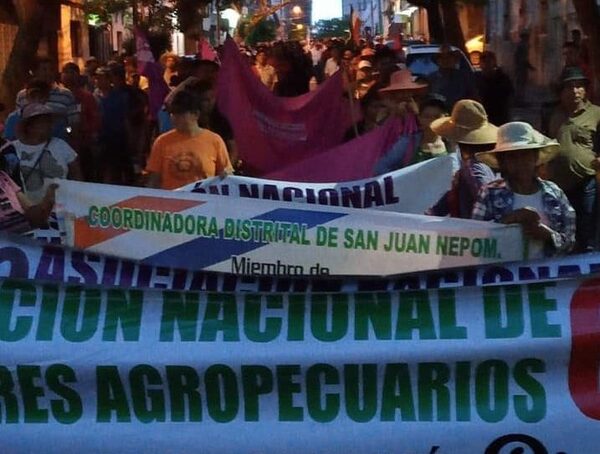 Campesinos denuncian abandono del Estado y marchan frente al Ministerio de Agricultura · Radio Monumental 1080 AM