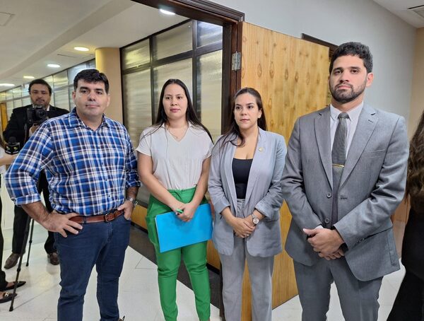 Oposición y disidencia colorada buscan crear un frente democrático · Radio Monumental 1080 AM