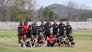 Albirroja femenina de fútbol viajó para participar de la Copa de Oro - .::Agencia IP::.