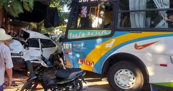 La Nación / Choque entre buses dejó 22 heridos en Itá