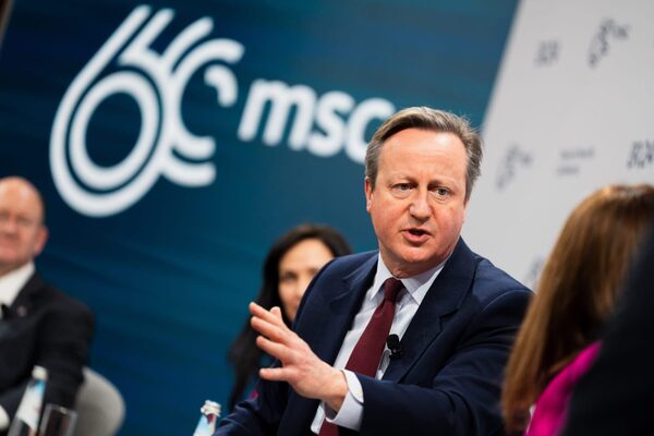 British Foreign Secretary to meet with Peña this afternoon on his first visit to Paraguay - .::Agencia IP::.