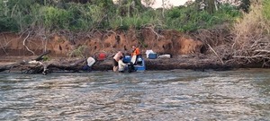 Rescatan a tripulantes de una embarcación en Coratei