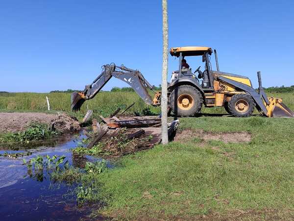Reparan puentes y caminos vecinales en Ñeembucú | RADIO NACIONAL