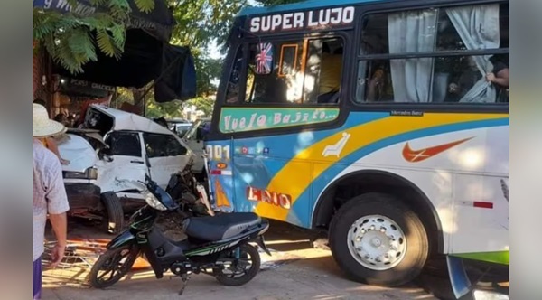 Cuatro personas resultan graves tras colisión entre buses urbanos en Itá