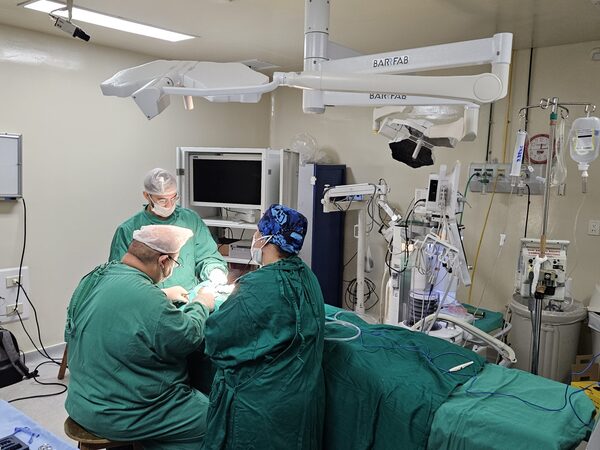 Paciente de 3 años recibe implante coclear en el Hospital de Clínicas » San Lorenzo PY