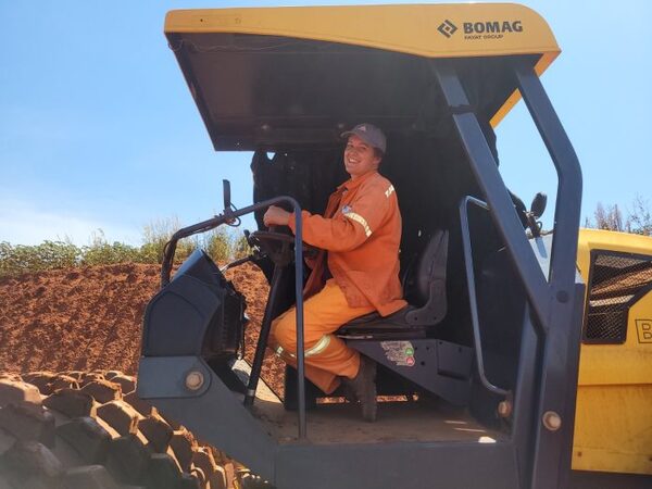 Mano de obra femenina en construcción del CME - La Clave