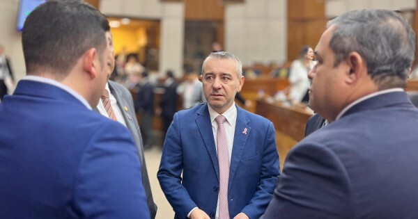 Fuerza Republicana negocia con Latorre, pero no se cierra a un acuerdo con la oposición