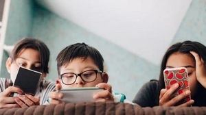 Gran Bretaña prohíbe los celulares en las escuelas para combatir la violencia en redes sociales