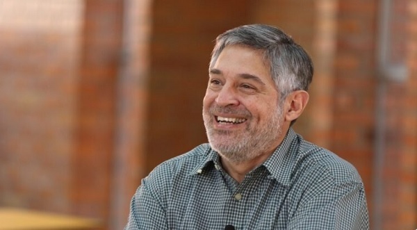 Ministro reconoce falla en kit y plantea entregar útiles cada tres años