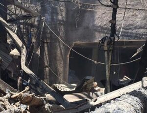DUEÑOS DE FÁBRICA QUE EXPLOTÓ ESTA MAÑANA NO DEJAN HACER SU TRABAJO A BOMBEROS