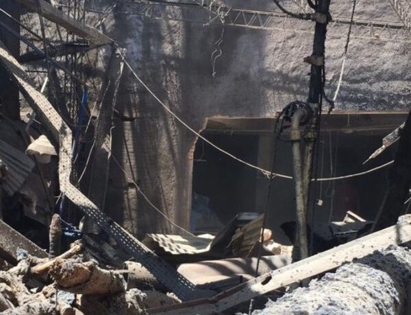 DUEÑOS DE FÁBRICA QUE EXPLOTÓ ESTA MAÑANA NO DEJAN HACER SU TRABAJO A BOMBEROS