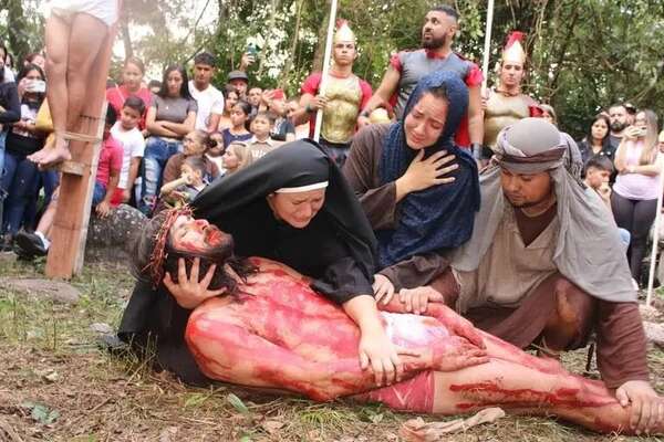 Vuelve el tradicional vía crucis Viviente en Atyrá - Nacionales - ABC Color