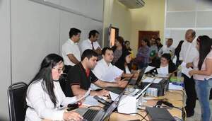 Baja entrega de documentos de beneficiarios de Becas en la Gobernación-EBY