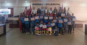 Homenajean a Escuela Municipal de Natación por su exitosa presencia en el Torneo Nacional de Escuelas de Natación - Radio Imperio 106.7 FM