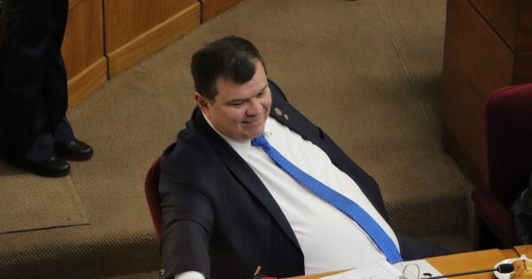 Los liberales contratacan a Dionisio y amenazan con expulsarlo por el caso de una asesora que no va al Congreso
