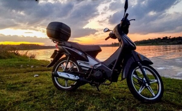 Roban motocicleta a mujer cuando estaba de compras en Foz