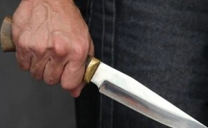 Prisión para hombre por amenazar con cuchillo a su esposa