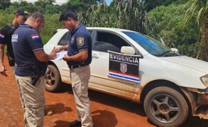 Abandonan auto que había sido hurtado en Ñemby