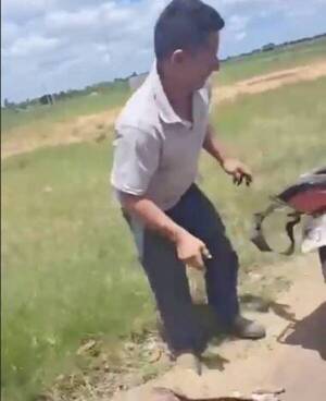 [VIDEO] ¡Criminal! Buscan identificar a hombre que arrastró a un perro con su moto
