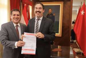 “A lo Santi”, otro liberal se somete a HC y senadora agradece su “compra” - Política - ABC Color