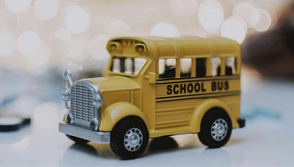 Marcha sobre ruedas: servicio de transporte escolar aumentó 10% la tarifa