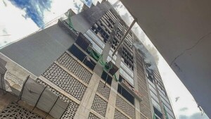 Multan a Flytec por robar energía de la ANDE en edificio siniestrado