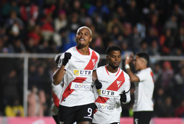Versus / Always Ready golea 6-1 al Sporting Cristal en estadio sobre 4.090 metros