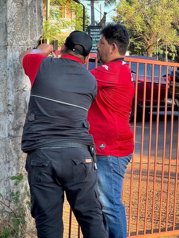 Furioso porque Tesãi no le entregó cheque, Fabián Aranda ordenó cerrar estacionamiento - La Clave