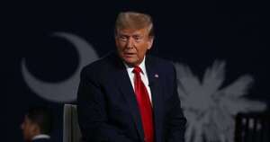 La Nación / Trump se comparó con Navalni en sus problemas legales