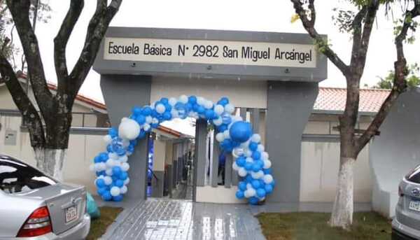 Con aporte de Mega Electrónicos, revitalizan escuela San Miguel de CDE - La Clave