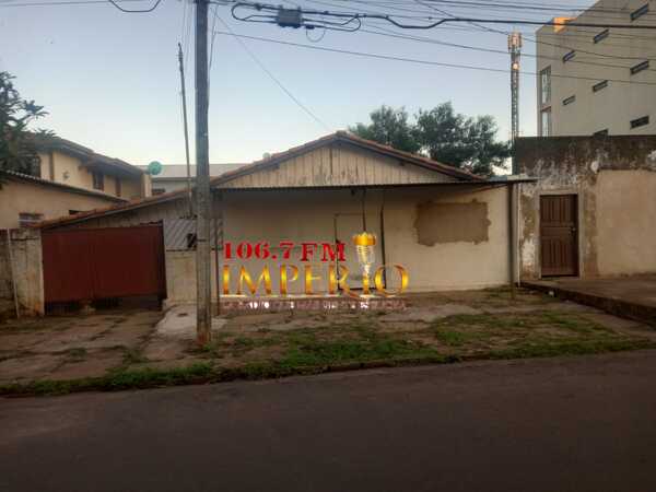 Hurtan motocicleta del patio de una vivienda en el barrio Guaraní - Radio Imperio 106.7 FM