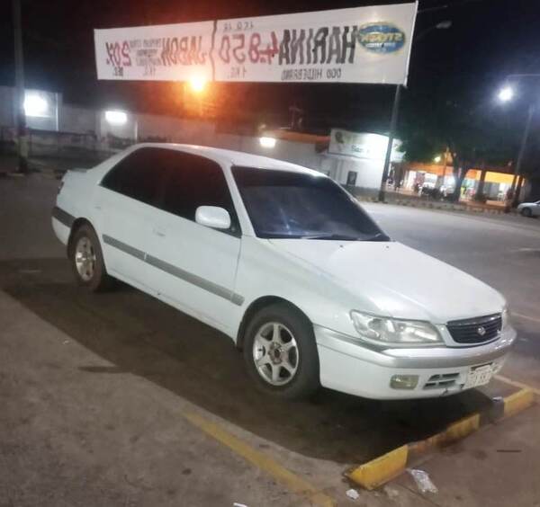 Desconocidos roban automóvil mientras su dueño dormía - La Clave