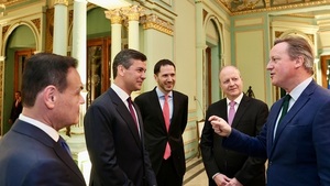 Peña abordó temas de interés bilateral con Canciller de Reino Unido