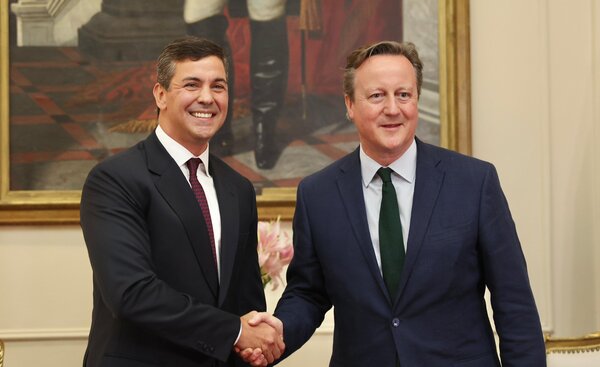 Presidente Peña abordó temas bilaterales con el canciller David Cameron
