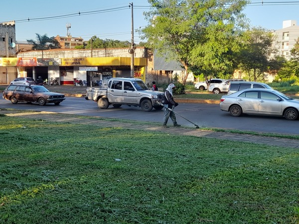 Municipio impulsa campaña de limpieza de espacios públicos en varios sectores de Encarnación