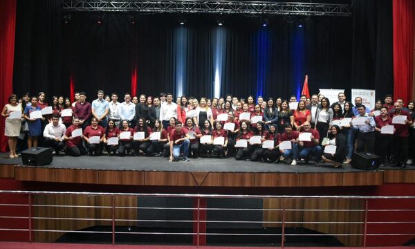122 egresados de cursos del SNPP