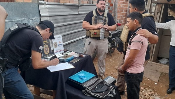 Allanan boca de expendio de drogas y detienen al responsable en un barrio de Asunción