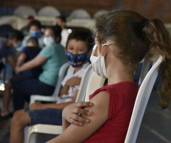 Vuelta a clases: estudiantes deben estar al día con el esquema de vacunación - Nacionales - ABC Color